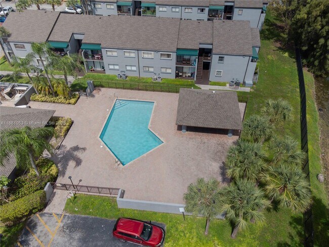 Foto del edificio - 7429 SW 152nd Ave