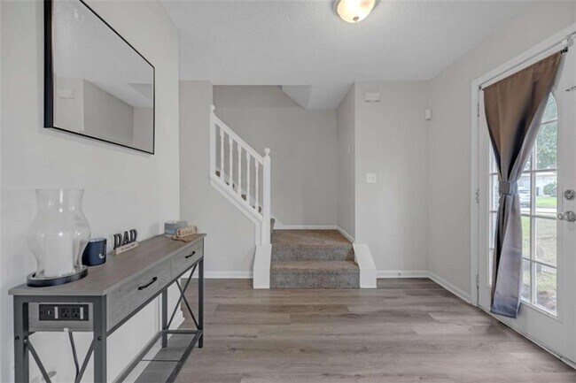 Building Photo - 601 Jeans Cir