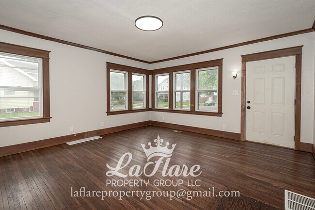 Foto del edificio - 553 Hampton Ave
