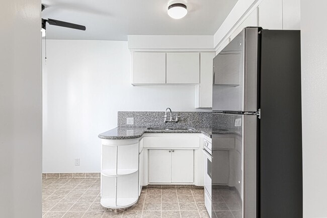 Building Photo - 809 Flora Dr