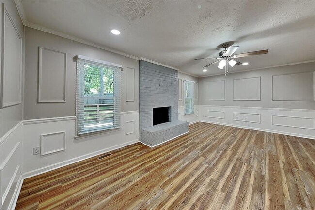 Building Photo - 6839 Woodcreek Ln