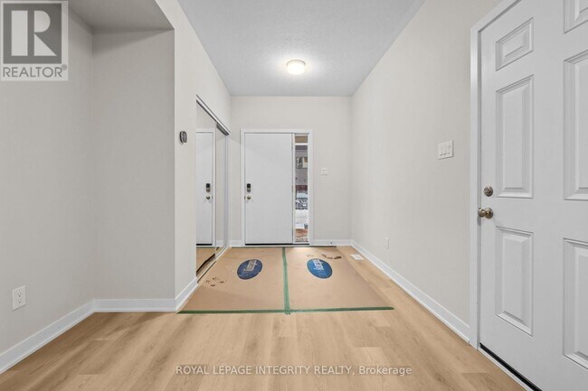 Building Photo - 812 Demulcent Ln