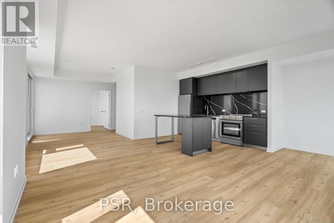 Building Photo - 101 Roehampton Ave