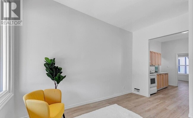 Building Photo - 104 Mulcaster St