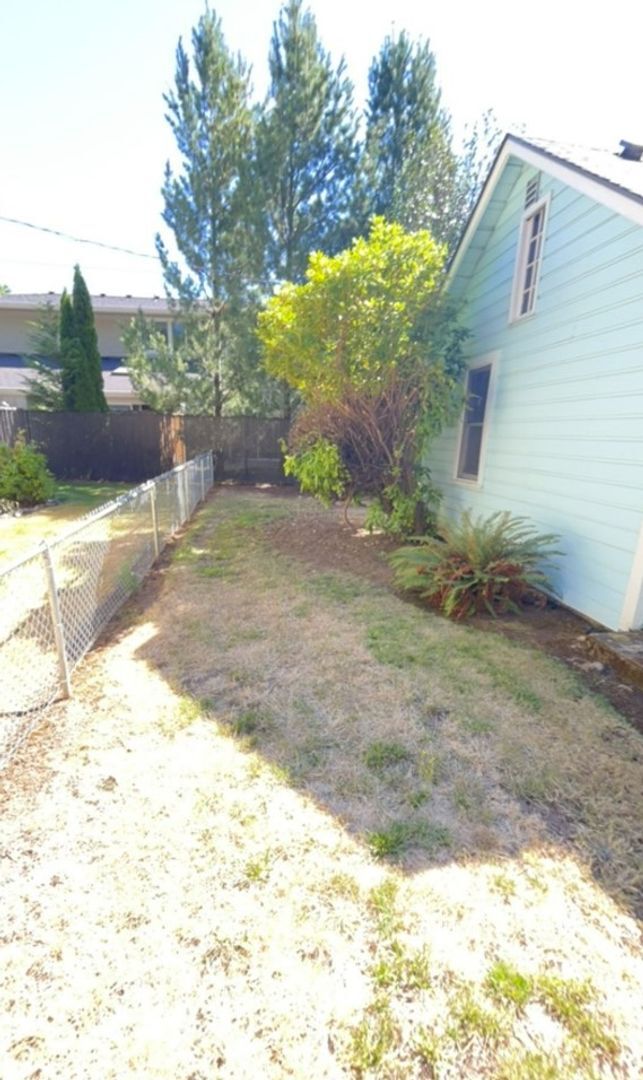 Foto del edificio - SMALL COTTAGE LIKE HOME IN DESIRABLE WEST ...