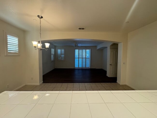 Building Photo - Stylish Single-Story 3 Bed 2 Bath Home For...