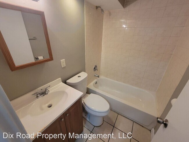 Building Photo - 3 br, 1.5 bath House - 1743 Gellenbeck Str...