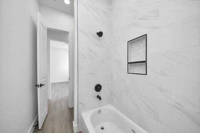 Foto del edificio - 4129 E Toliver St