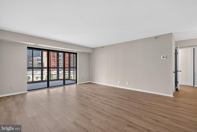 Foto del edificio - 1600 N Oak St