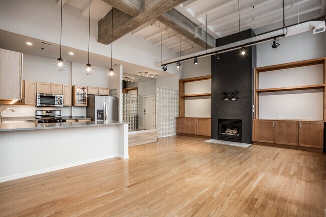 Building Photo - 611 N Park Ave