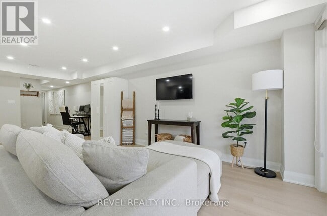 Building Photo - 69 Pine Gate Pl