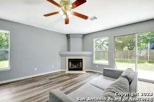 Foto del edificio - 8807 Shadow Wood Ln