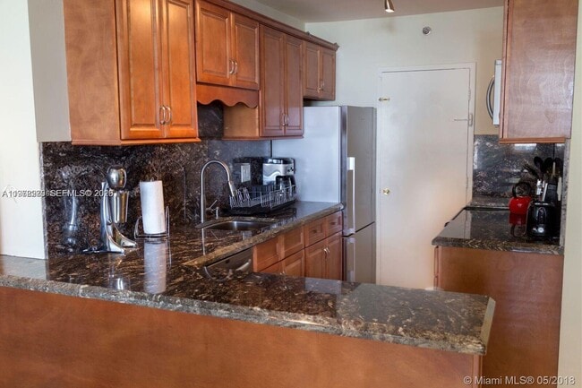 Foto del edificio - 100 Lincoln Rd