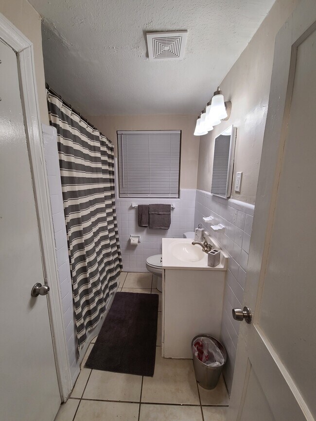 Foto del edificio - 238 E 7th St