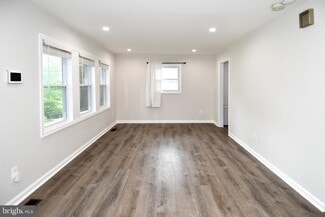 Building Photo - 11004 Tyrone Dr