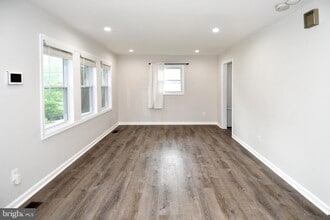 Building Photo - 11004 Tyrone Dr