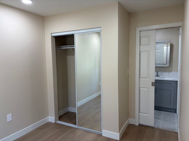 Foto del edificio - 2106 Weeping Willow Ln
