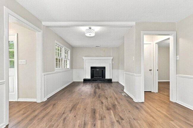 Foto del edificio - 8611 Belews Creek Rd