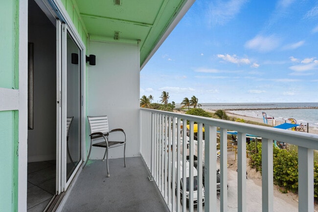 Building Photo - 110 S Ocean Dr