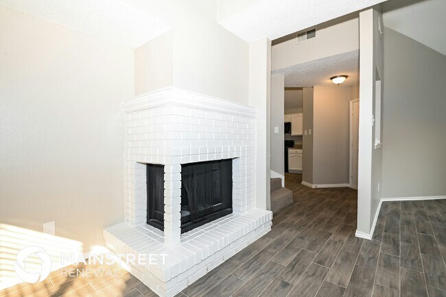 Building Photo - 1820 Alameda Dr