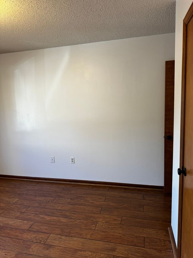 Building Photo - 1175 Pebble Dr