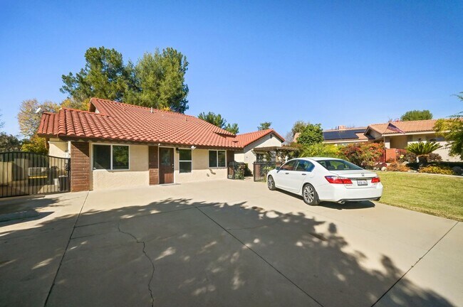 Foto del edificio - Large studio unit in a quiet Claremont Neighborhood