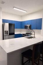 Building Photo - 1506 Seminole Palms Dr