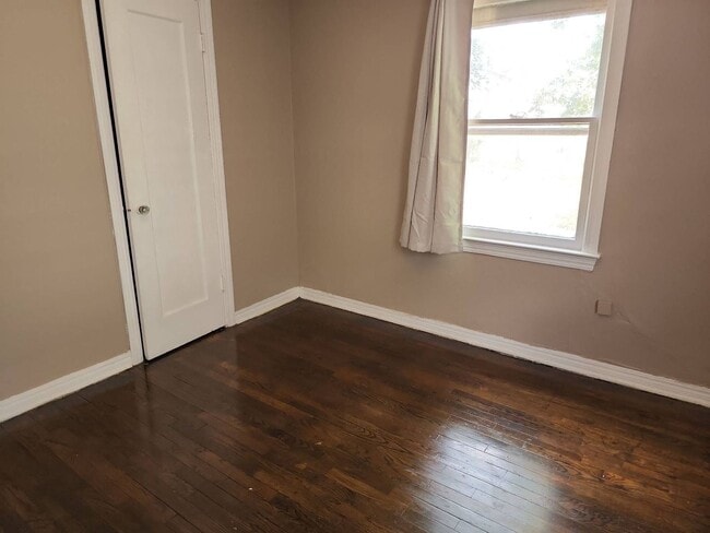 Building Photo - Updated 3 bedroom, 1 bath home