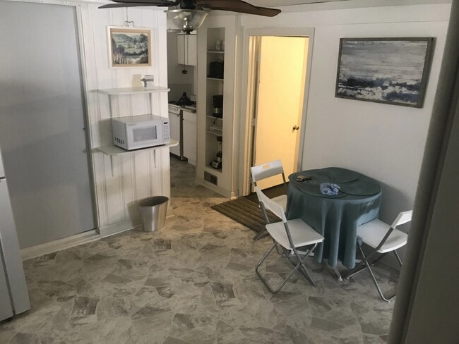 Building Photo - 4425 N Kenton Ave