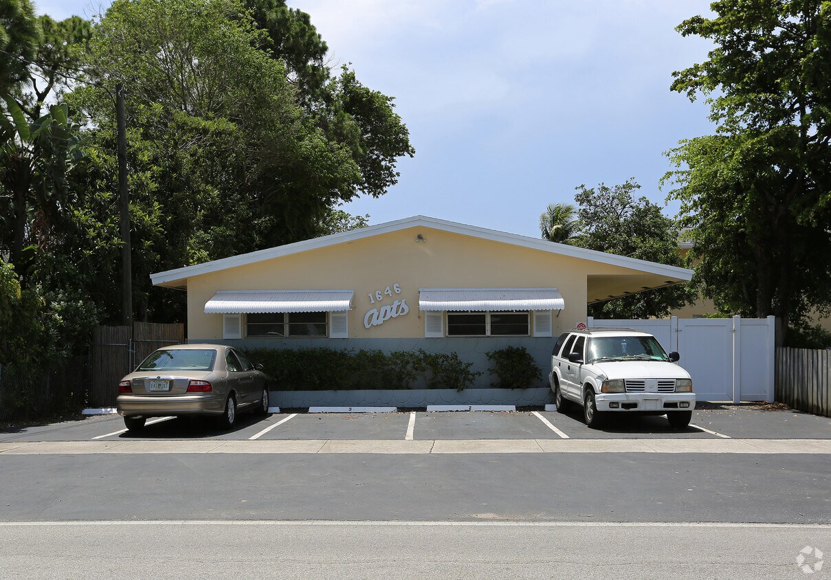 Building Photo - 1646 Apartments