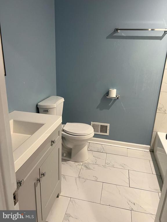 Foto del edificio - 2713 E Monument St