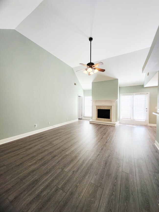 Building Photo - 420 Nathan St