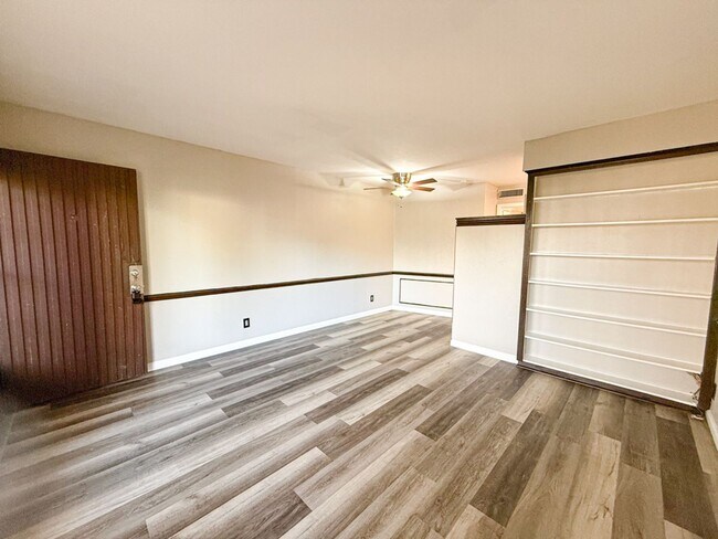 Foto del edificio - All bills paid! Community pool!