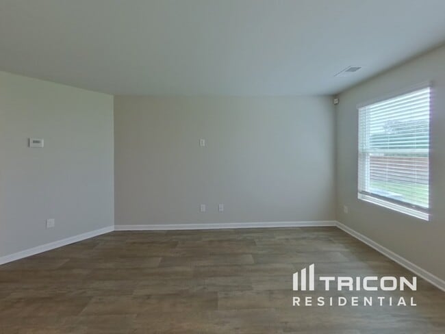 Building Photo - 1071 Bluecoat Cir