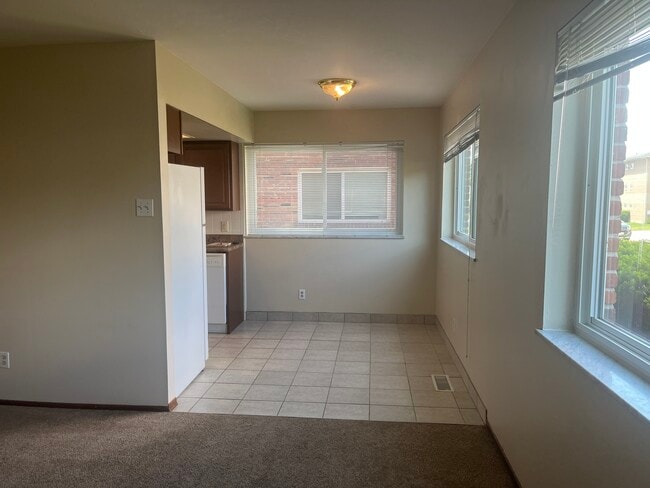 Dining area - 9530 Hyde Park Dr