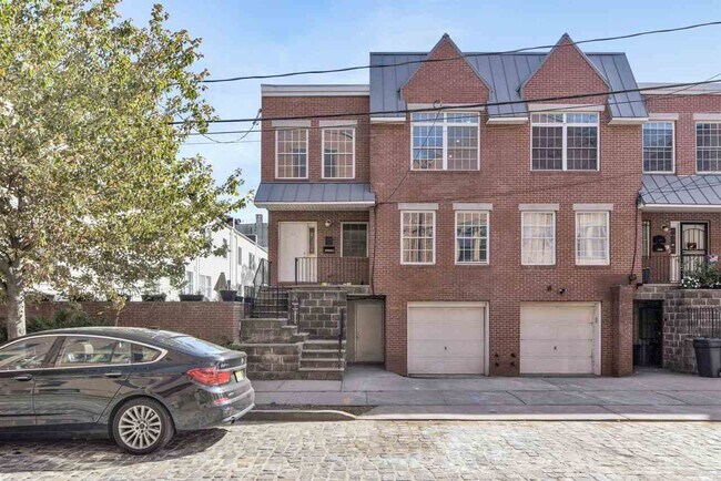 Foto del edificio - 22 Manning Ave