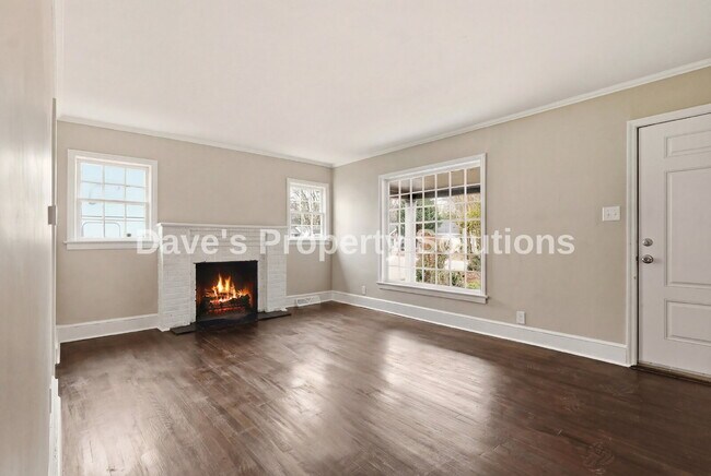 Building Photo - Beautifully updated and ready for its new tenants!