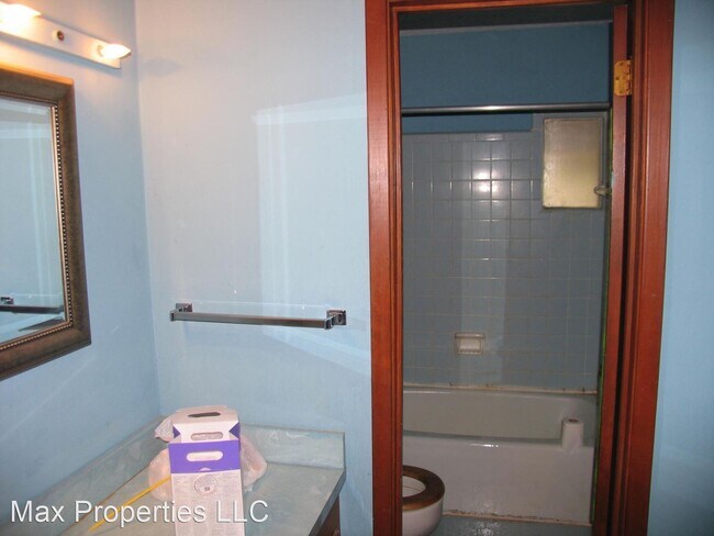 Building Photo - 6 br, 3 bath House - 507 Colonial Circle
