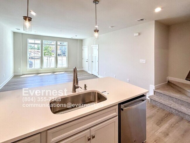 Foto del edificio - 12112 Calgary Lp