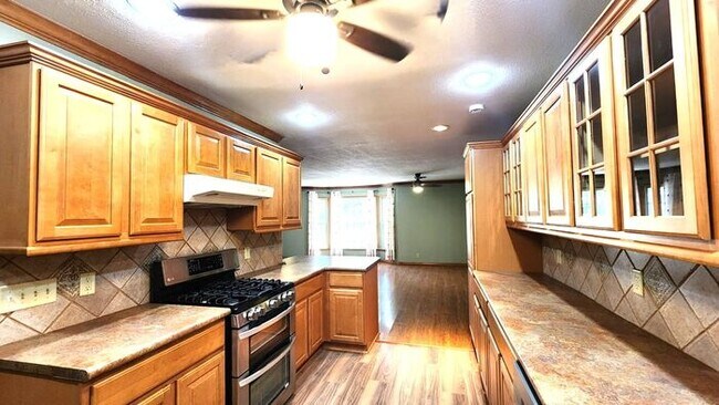 Foto del edificio - 3 Bed 1.5 Bath in the Coronado Heights 2nd...