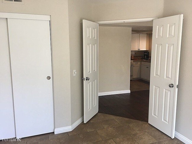 Foto del edificio - 1046 S Dewcrest Dr