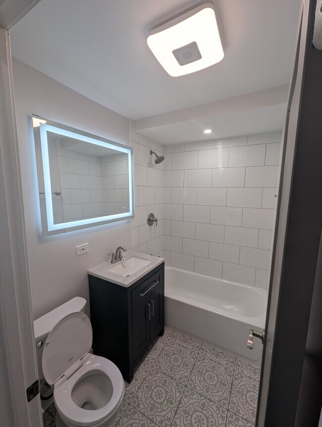 Foto del edificio - 1061 E 80th St