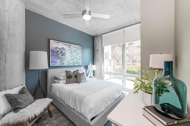 Dormitorio - 1501 S State St