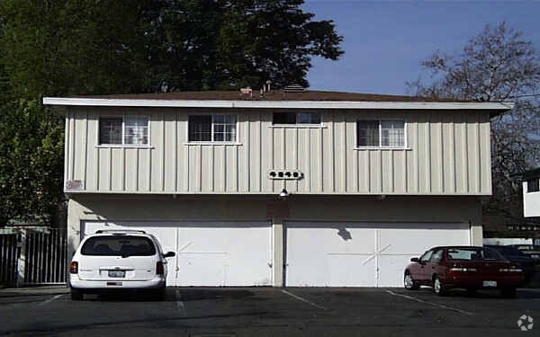 Foto del edificio - 4949 Coldwater Canyon Ave