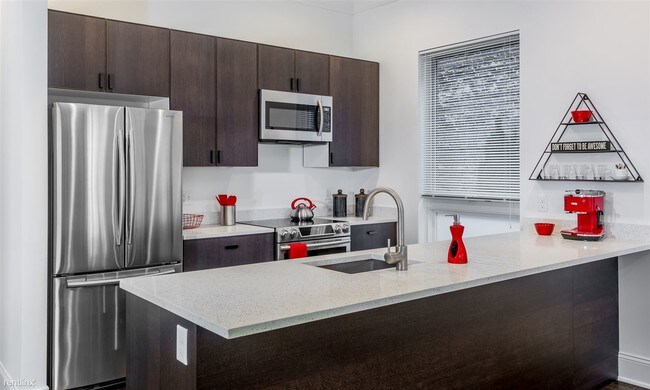 Building Photo - 1 br, 1 bath Apartment - Metro on Crown