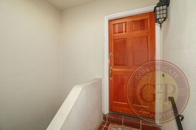 Building Photo - Collingwood Street - 450-452