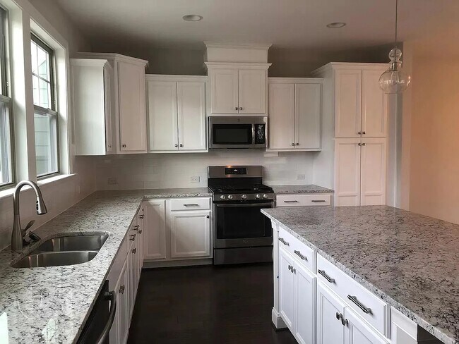 Foto del edificio - 913 Dalton Ridge Pl