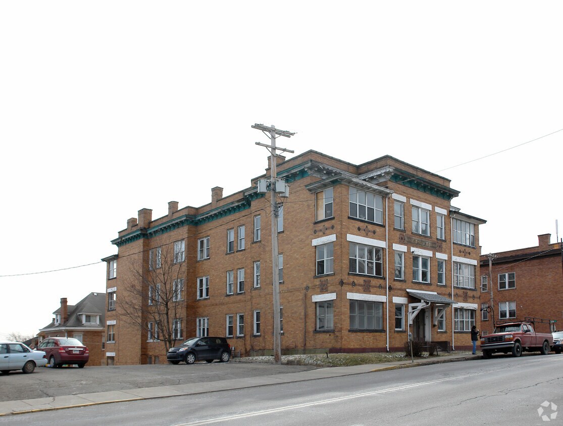 Foto principal - 621 Brownsville Rd