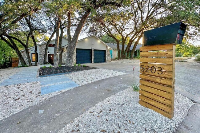 Building Photo - 5203 Meadow Creek Dr