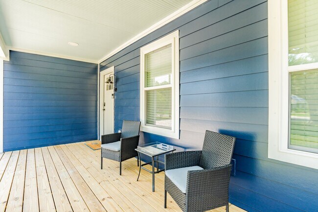 Foto del edificio - Stylish 3 Bedroom Bungalow near NAS and Be...